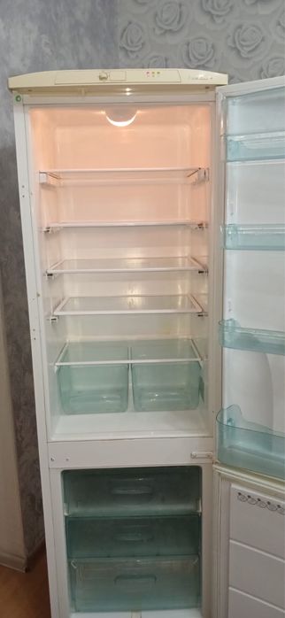 С доставкой холодильник продаю в хорошем рабочем состояни Высота-1м79