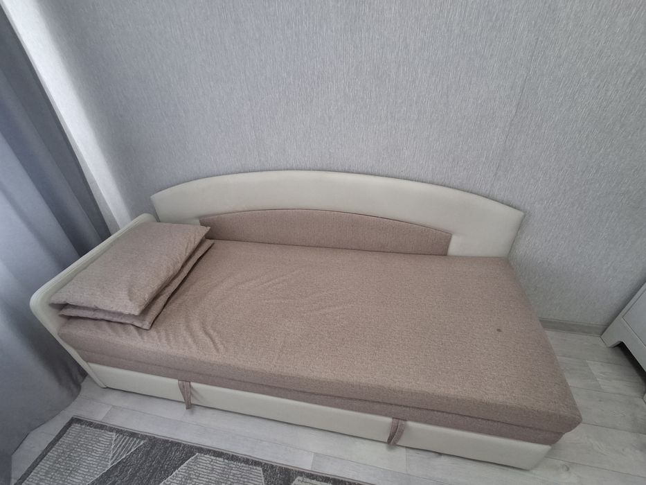 Продаю диван тахта раскладной.