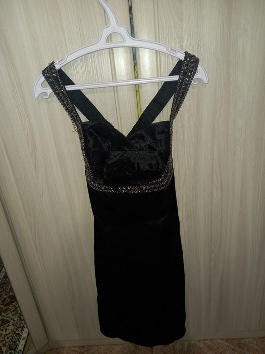 Продам платья, костюмы