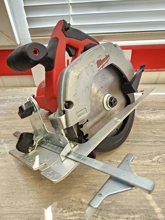Milwaukee Ръчен циркуляр HD18CS 18V.