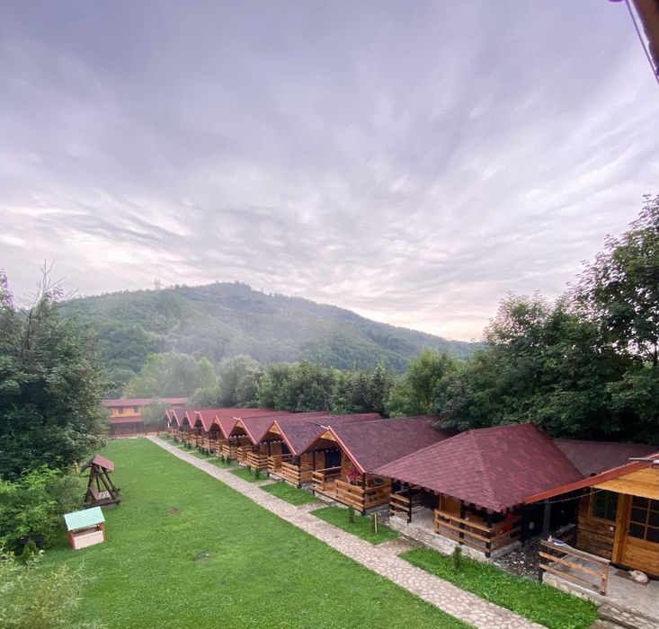 Vând camping Valea Doftanei