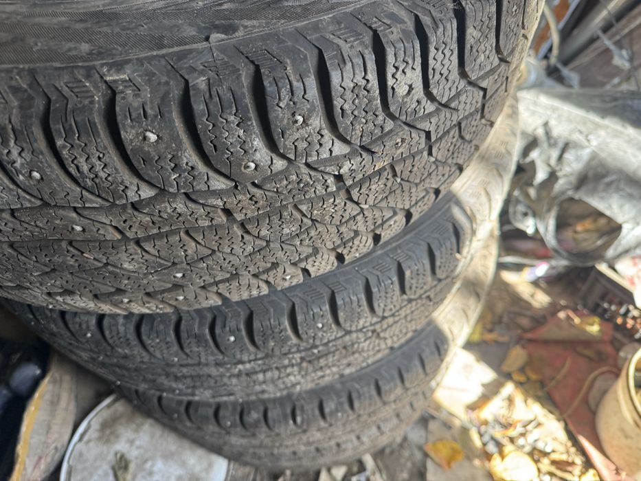 продам шипованную покрышкой на 225 60 R17
