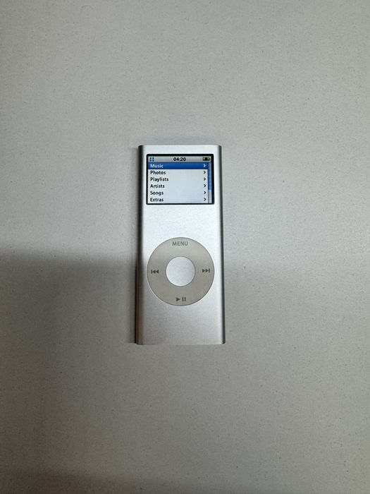 Оригинален Apple iPod Nano 2nd Generation 2GB (A1199) Сребрист – С кутия и слушалки (с качена музика)