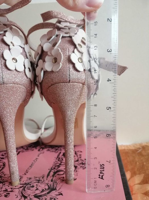 Отворени официални обувки на висок ток