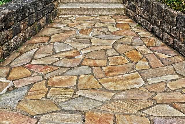 Curte Perfectă Fără Efort: Piatră Decorativă cu Livrare și Montaj