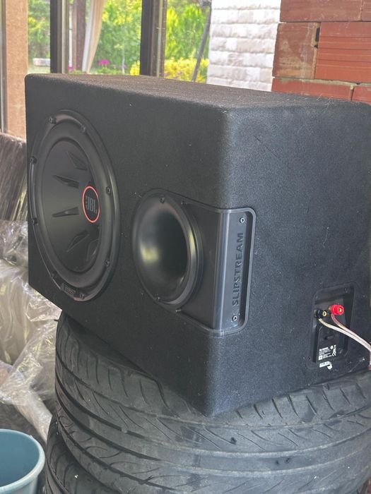 Бас каса JBL със усилвател