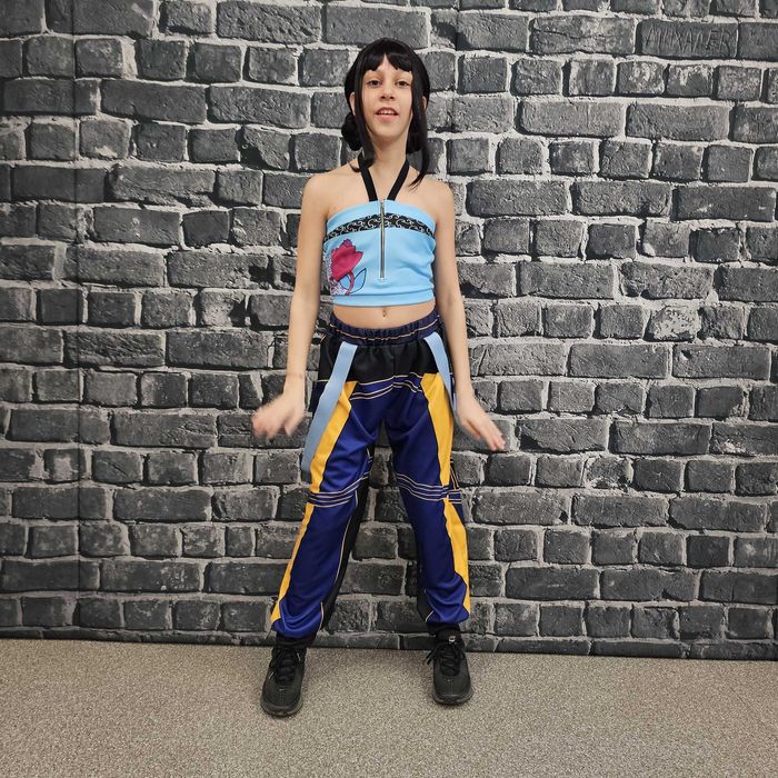 Детски K-Pop костюм за момиче–перфектен за танци, партита и карнавали.