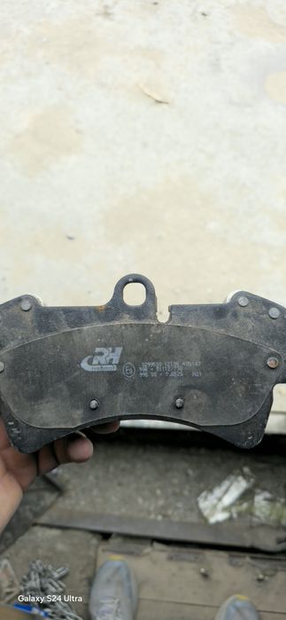 Продам тормозные колодки Porsche Cayenne