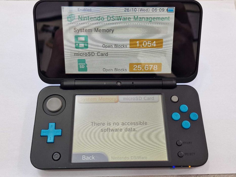 New Nintendo 2DS XL - Black and Turquoise (Nintendo 3DS)