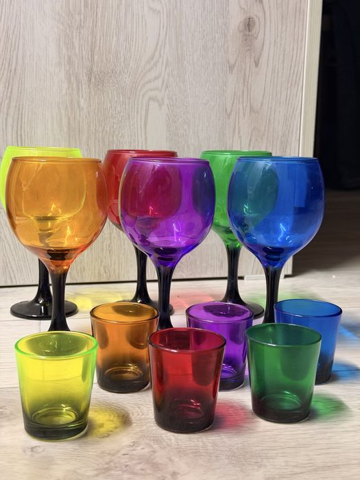 Бокалы и рюмки красивые.