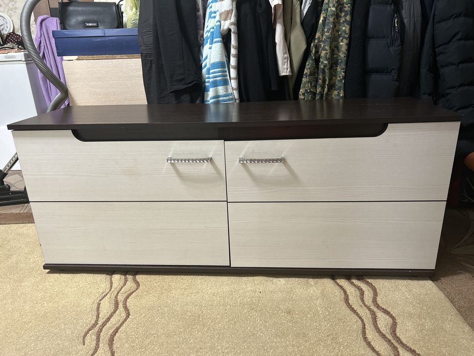 Продам тумбу под телевизор