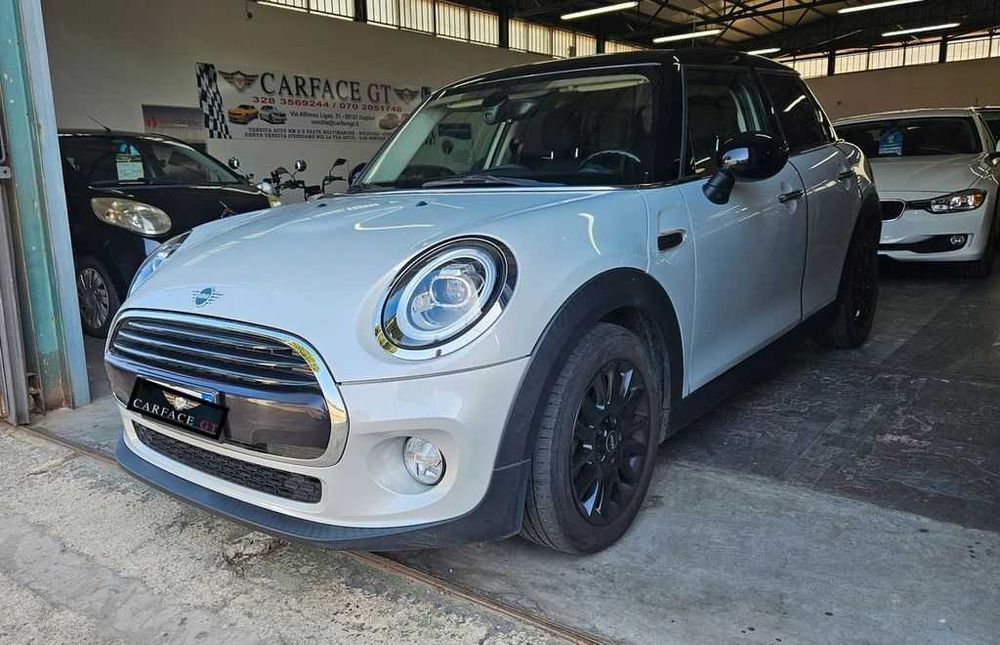 Dezmembrez / Piese auto Mini Cooper D 4 usi Europa