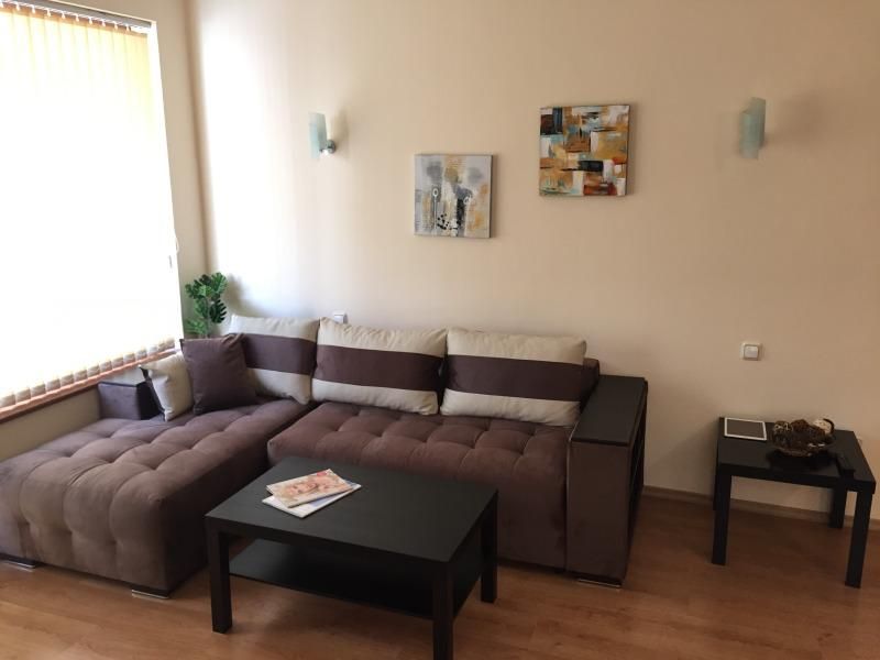 Дава се под наем Двустаен апартамент в Пловдив, Център - 75 кв.м за 510 € - Снимка #2