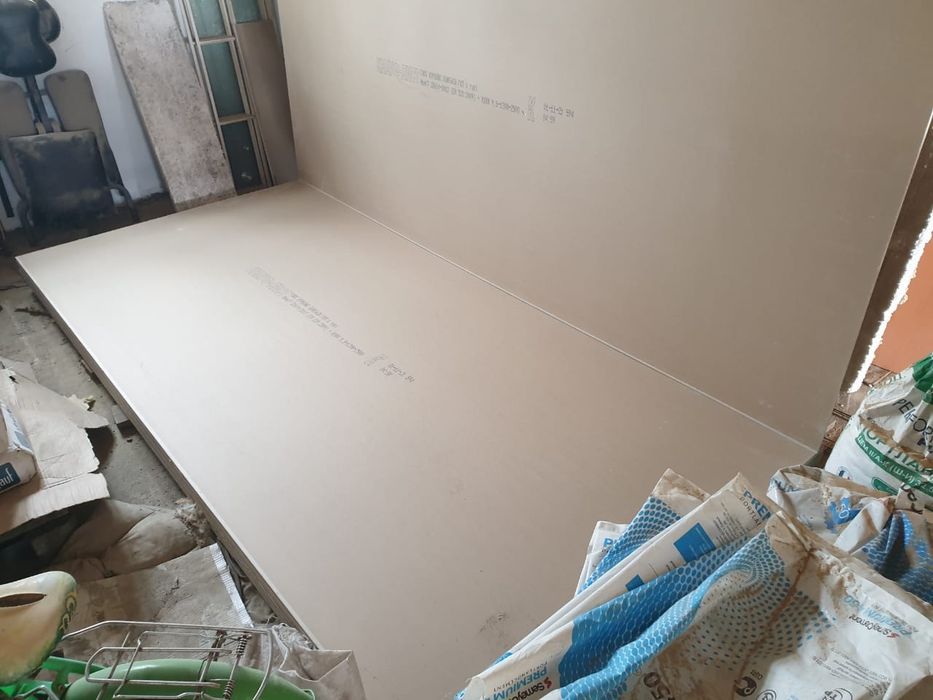 Гипсовой кардон сатылады.  10 лист .Жеке бағасы 3000 теңгеден