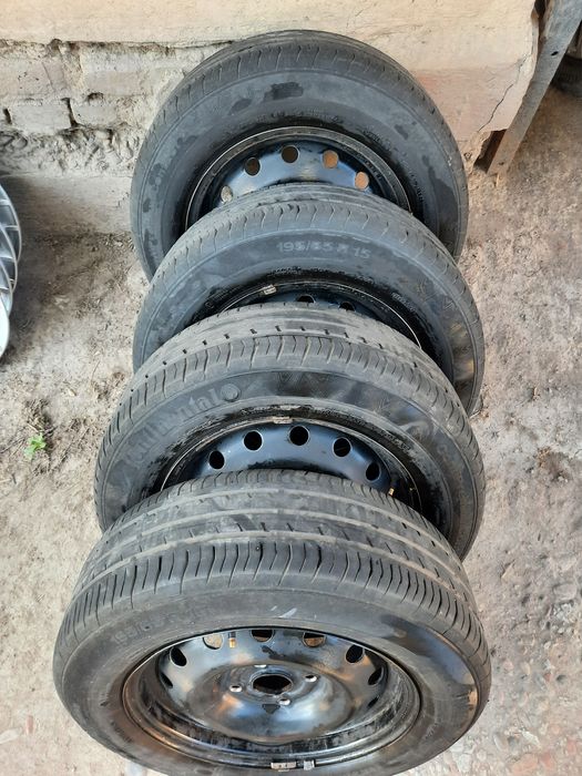 Продам 195/65/15  4/114 Continental