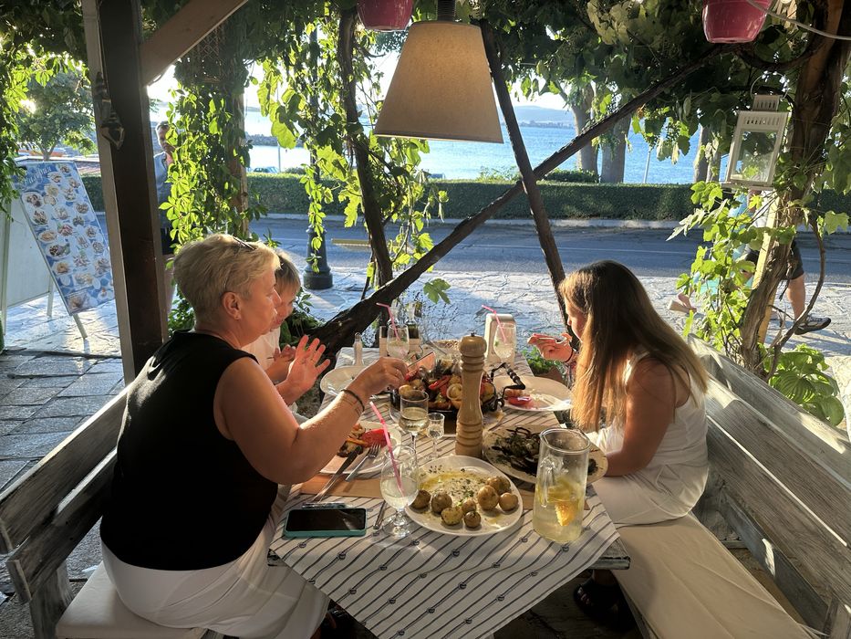 Продавам работещ бизнес-ресторант в Стария Несебър