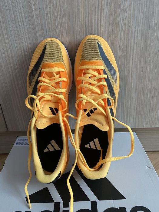 Pantofi Adidas cu cuie 42 NOU
