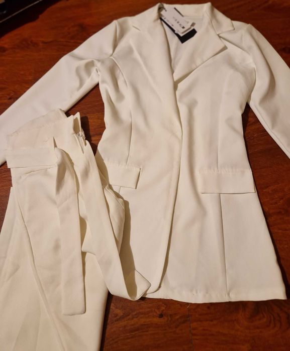 НОВО! Дамски комплект сако и панталон!