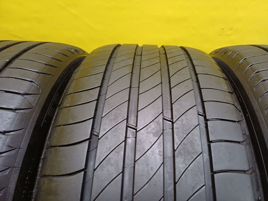Шины 225 55 R16 Michelin комплект