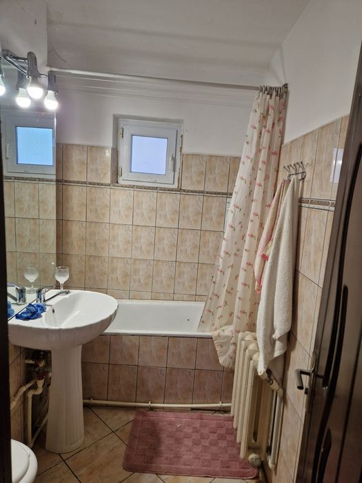 Inchiriez apartament 3 camere