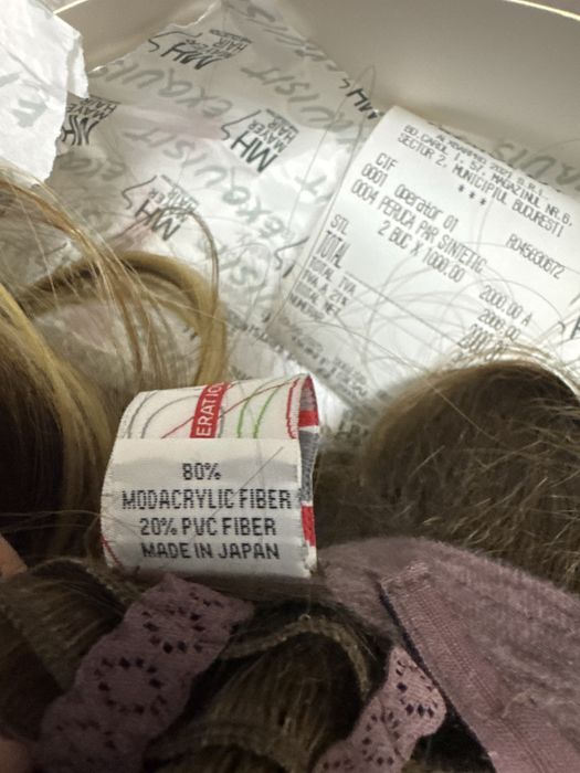 Peruca (2 bucati,una noua ,cealalta folosita f putin)