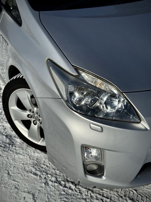 Продам Toyota prius 2010г