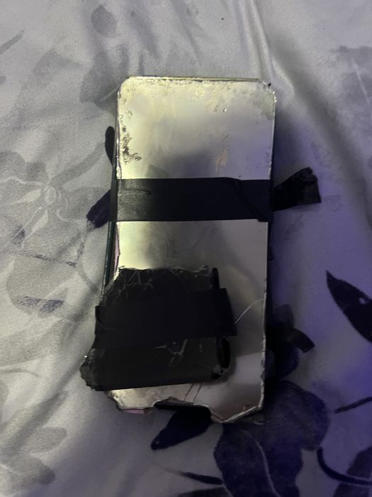 Iphone 13 pro putin zgariat pe spate impecabil baterie nou