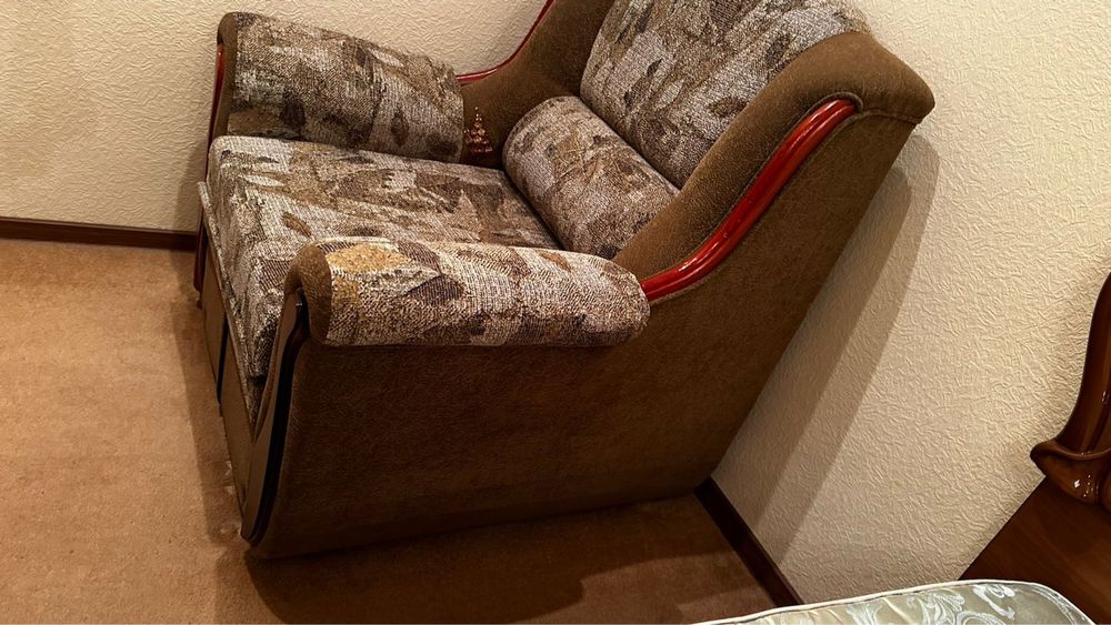 Продам спальный горнитур.