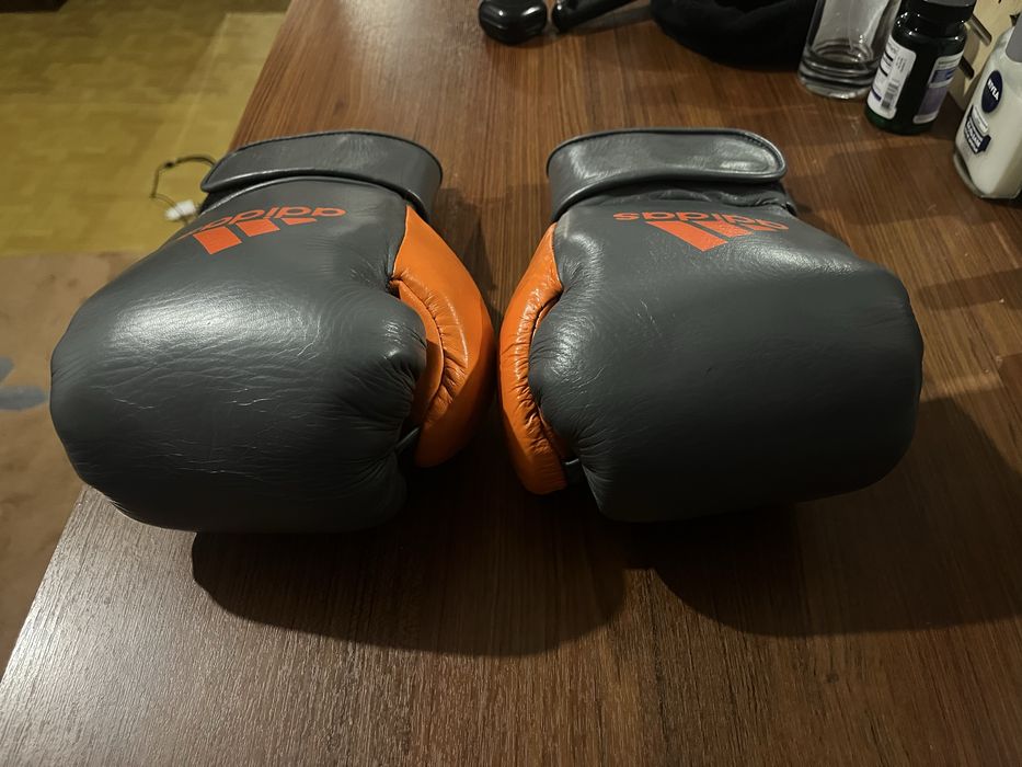 Боксерские перчатки