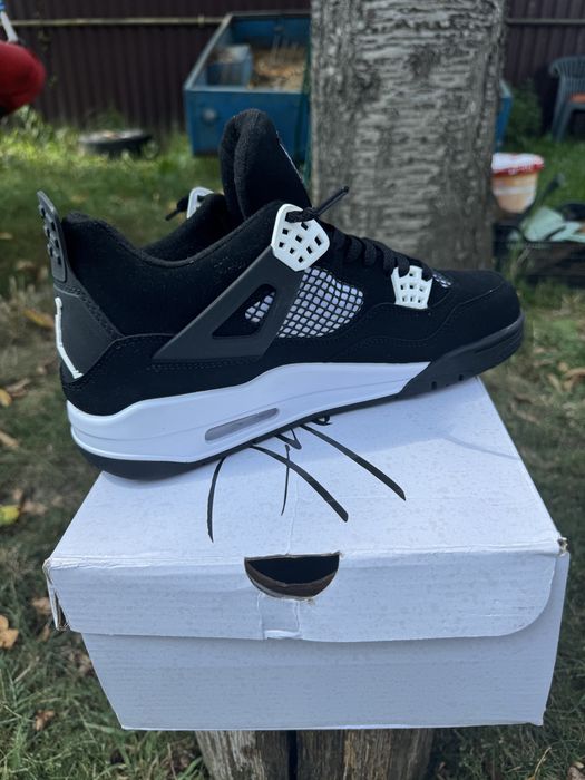 Jordan 4 White Thunder