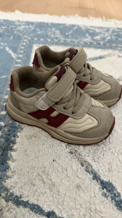 Продам детская кроссовка унисекс