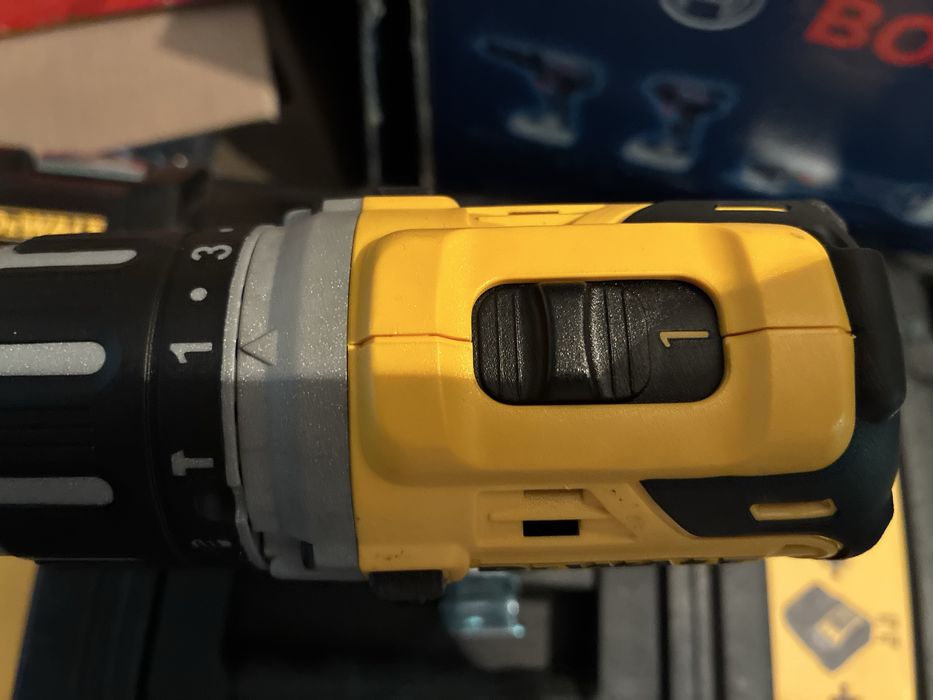 Комби винтоверт Деволт Dewalt DCD796
