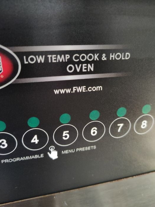 Фурна за ниско температурно печене и съхранение на месо