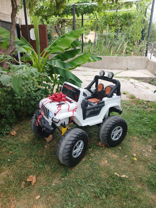 Джип на ток в добро състояние.