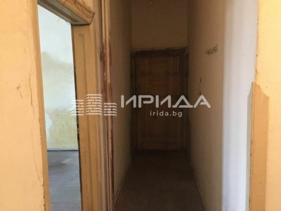 Тристаен в център до метро