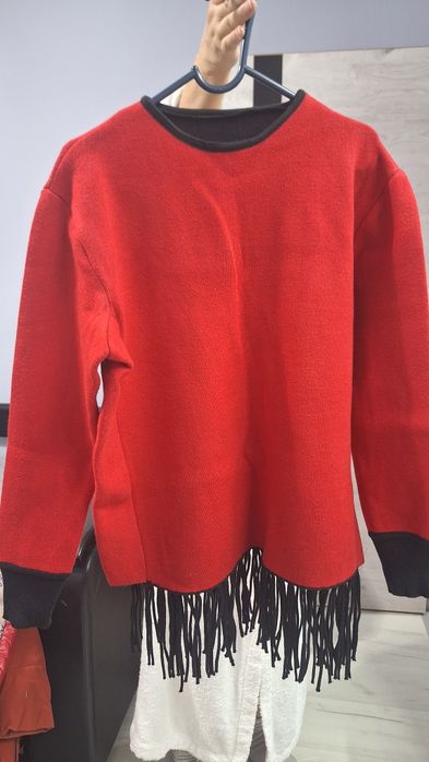 Продается шерстеная кофта за 8 тысяч