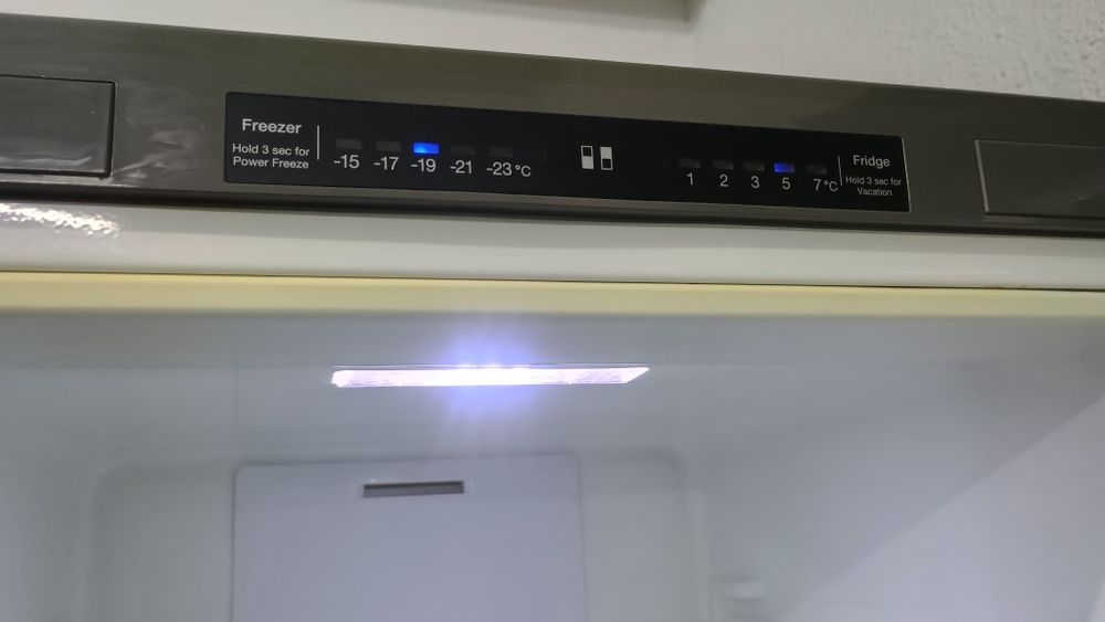 Хладилник с фризер Samsung inverter