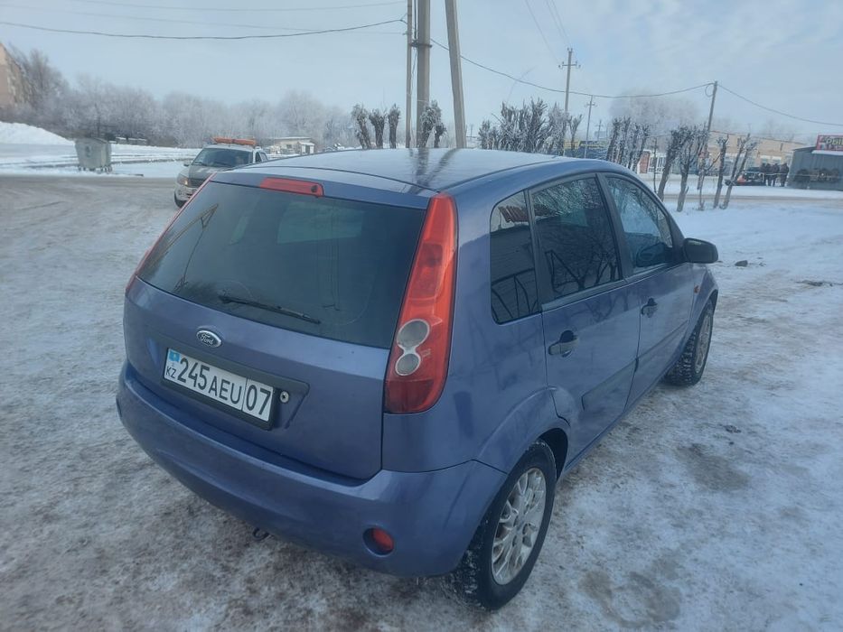 Продам машину Ford Fiesta