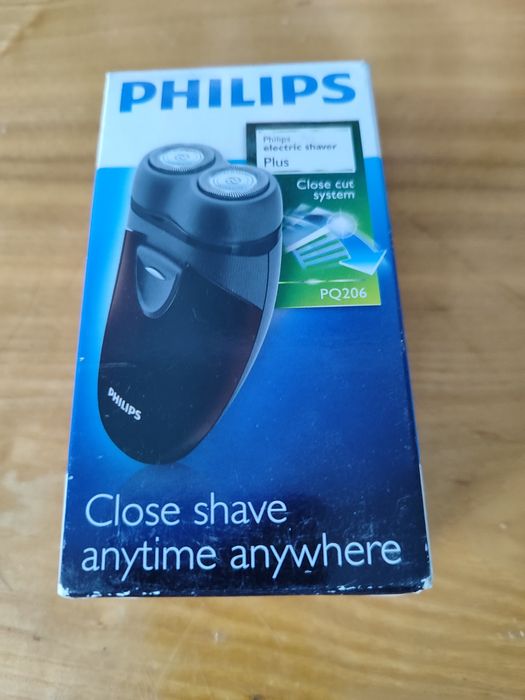 Продам электрическую бритву дорожную Philips