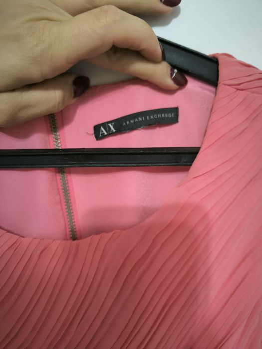 Рокля на Armani.