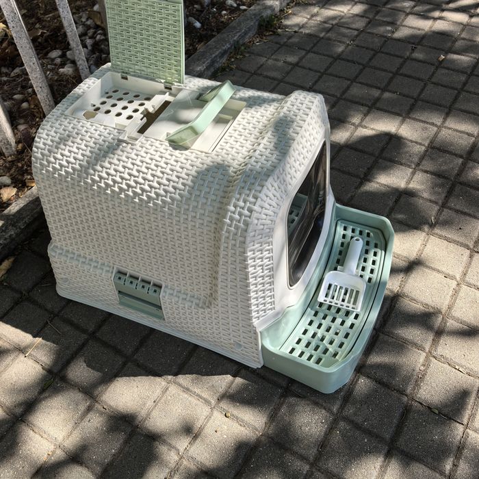 Продавам котешка тоалетна