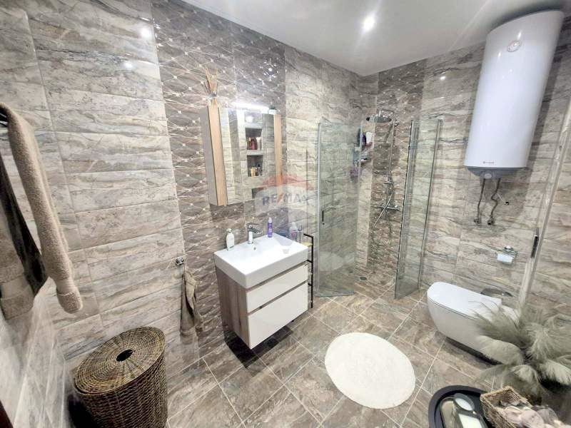 Продава се Тристаен апартамент в к.к. Златни пясъци - 118 кв.м за 1657 €/кв.м - Снимка #12