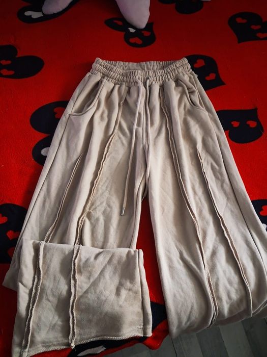 Compleu bej de trening