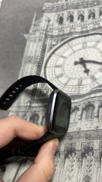 FitBit Versa 2 с драскотини