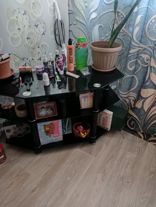 Продам полку под телевизор