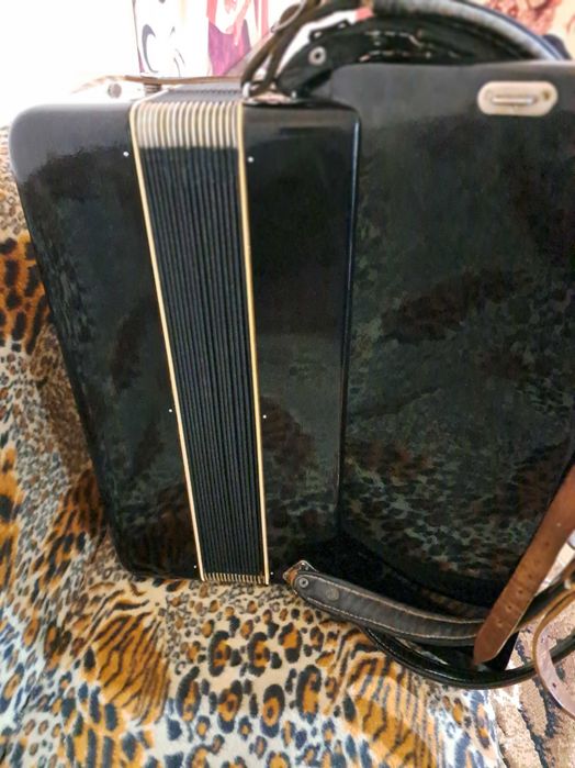 Продавам акордеон 120 баса