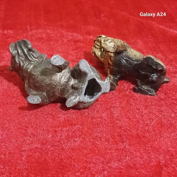 Бронзовые дюралюминовые собаки продаются