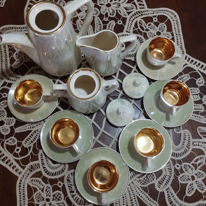 Vând servici de cafea