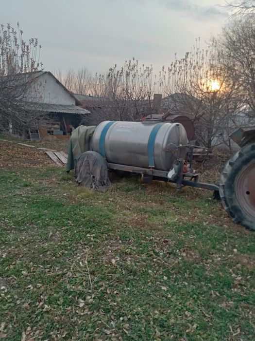 Трактор с опрыскивателем мтз80