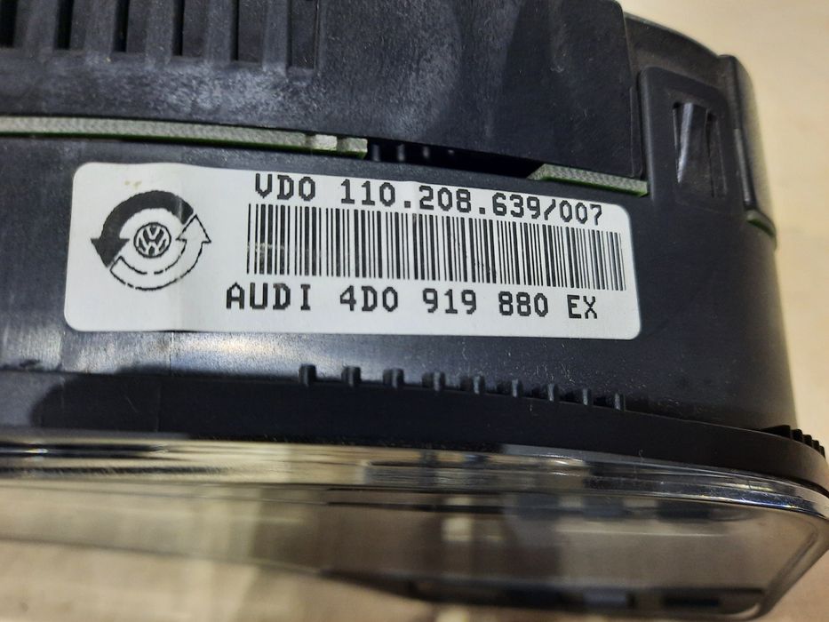 Щиток приборов на Ауди А8 D2 дорест